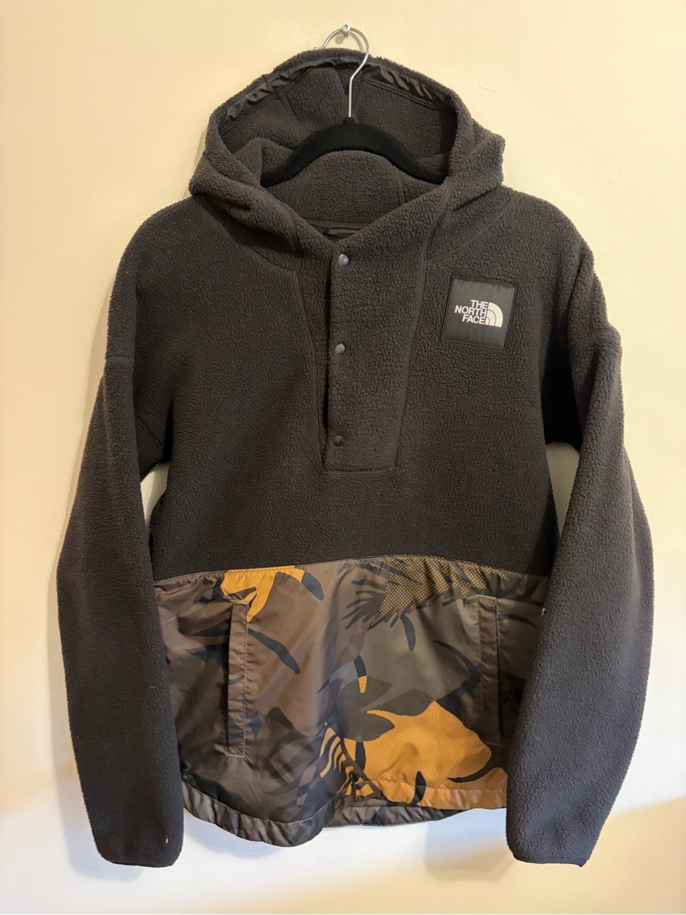 THE NORTH FACE- Women's size small Riit Pullover Sherpa Fleece Hoodie.